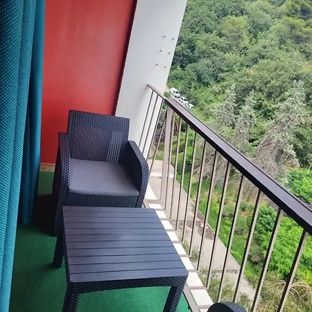 Private Room-2 In Hannana Apartment- 2 Min Walk To Tram 12 Min To Train Station 15 Min To Massena Place Kwatera prywatna *