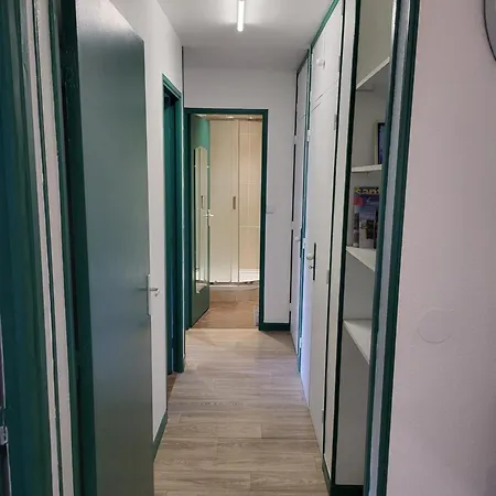 Private Room-2 In Hannana Apartment- 2 Min Walk To Tram 12 Min To Train Station 15 Min To Massena Place Kwatera prywatna