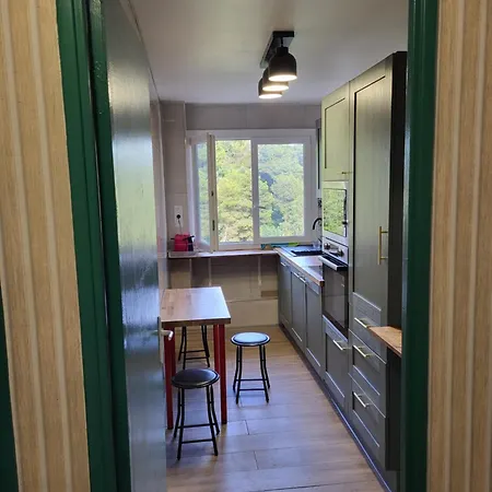 Private Room-2 In Hannana Apartment- 2 Min Walk To Tram 12 Min To Train Station 15 Min To Massena Place Kwatera prywatna *