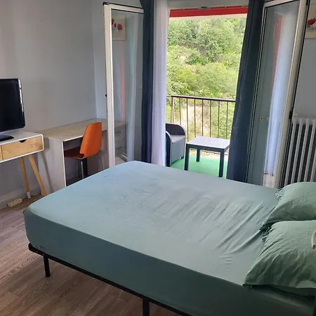 Private Room-2 In Hannana Apartment- 2 Min Walk To Tram 12 Min To Train Station 15 Min To Massena Place Kwatera prywatna *