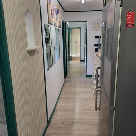 Kwatera prywatna Private Room-2 In Hannana Apartment- 2 Min Walk To Tram 12 Min To Train Station 15 Min To Massena Place Nicea