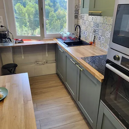 Kwatera prywatna Private Room-2 In Hannana Apartment- 2 Min Walk To Tram 12 Min To Train Station 15 Min To Massena Place