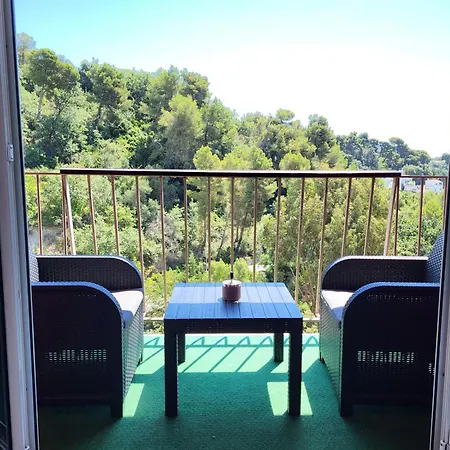 Kwatera prywatna Private Room-2 In Hannana Apartment- 2 Min Walk To Tram 12 Min To Train Station 15 Min To Massena Place *